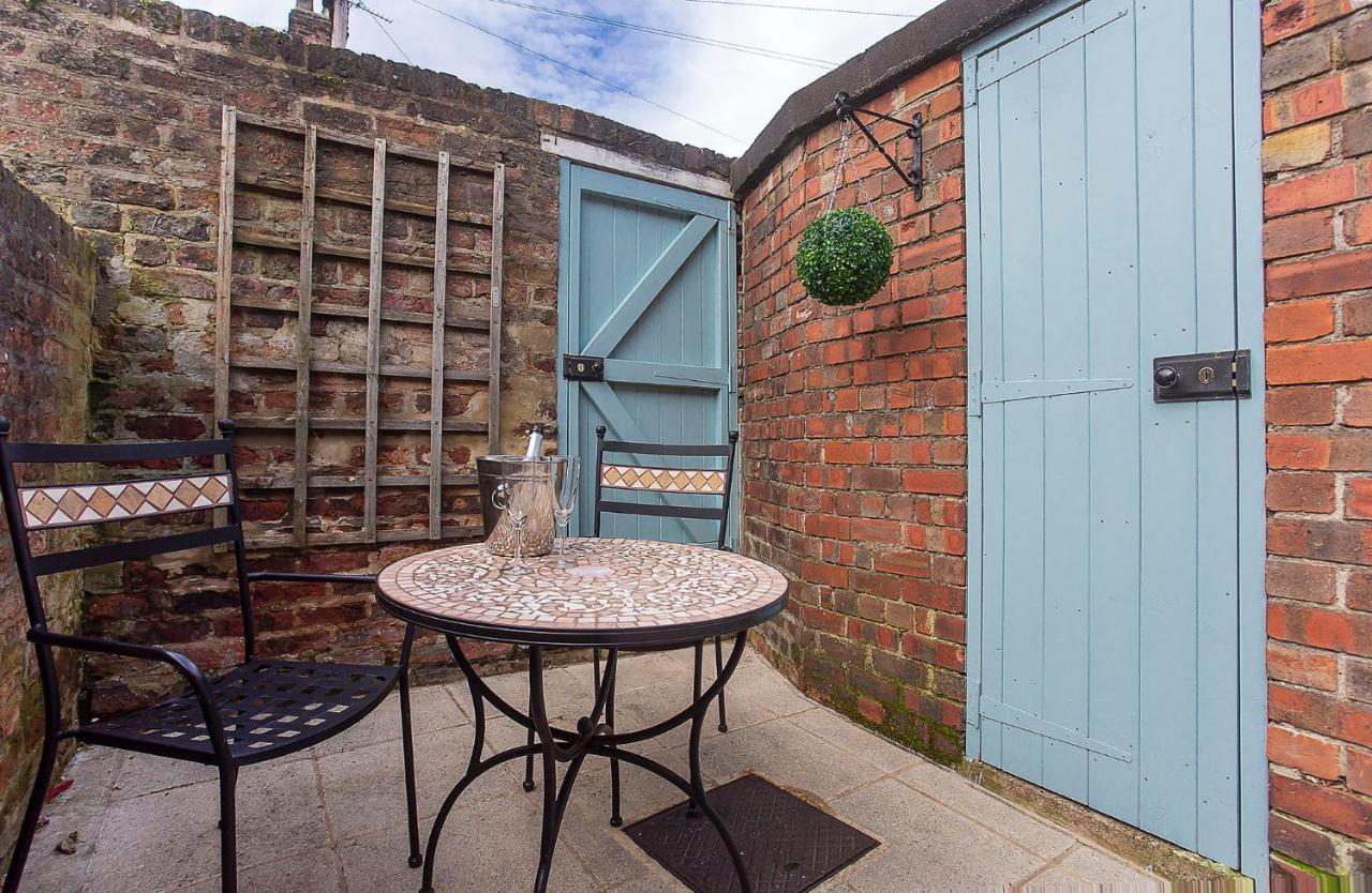 "Falcon'S Nest Retreat" York Extérieur photo
